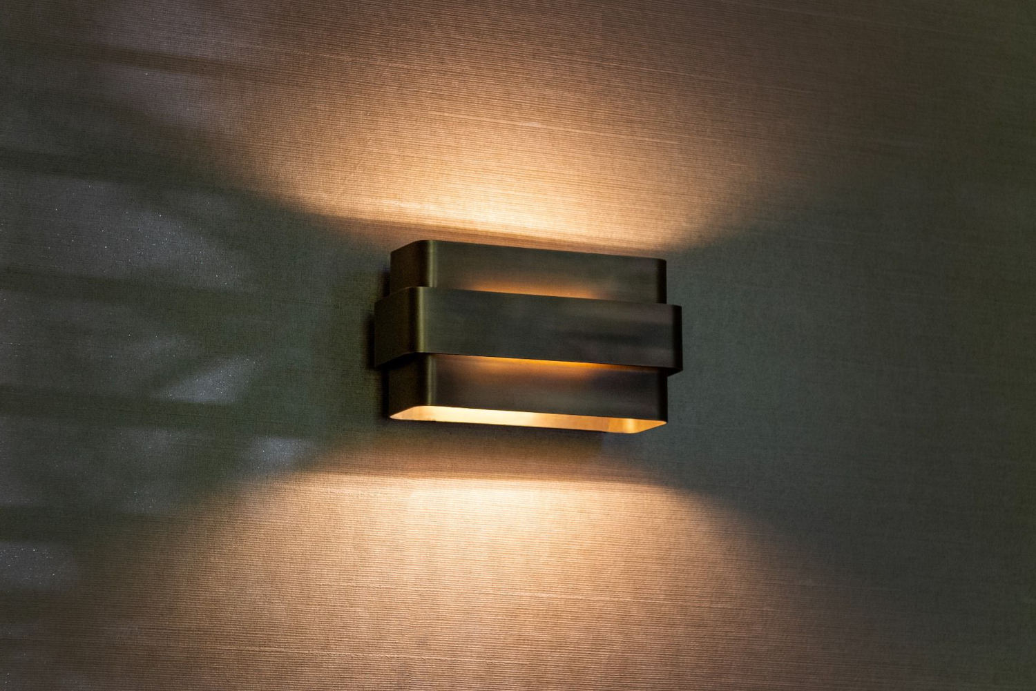 Up-Down-Wandleuchte MARETO aus patiniertem Messing, Bild 5