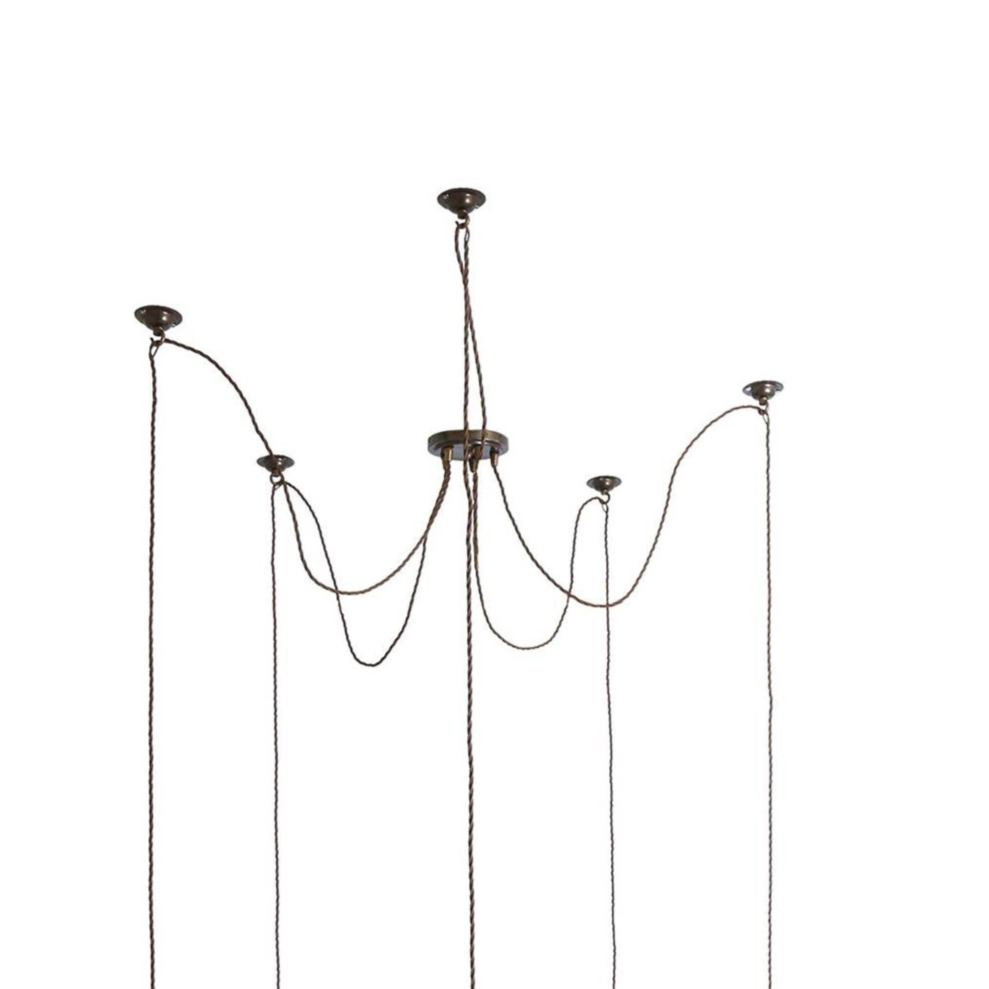Grouping of 5 Glass Globe Pendant Lights (Ø 25 cm) : Aufhängungsbeispiel, hier in Alt-Messing patiniert