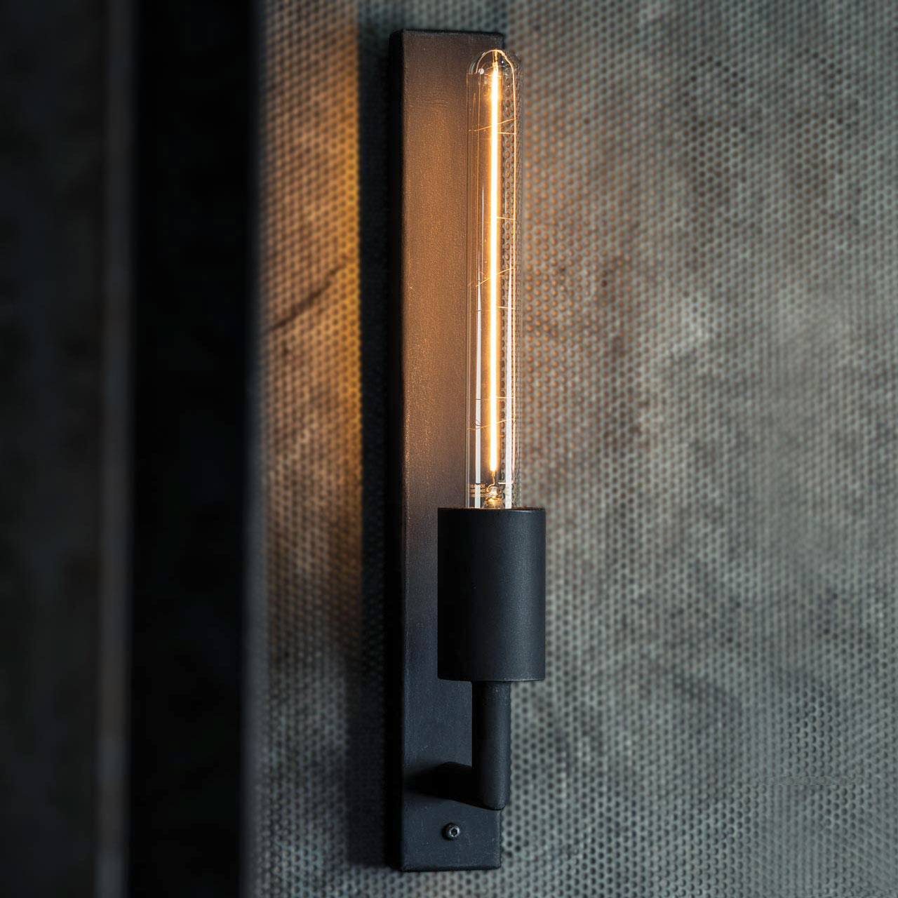 Massive Stahl-Wandleuchte für Röhren-Filamentlampe WL3710
