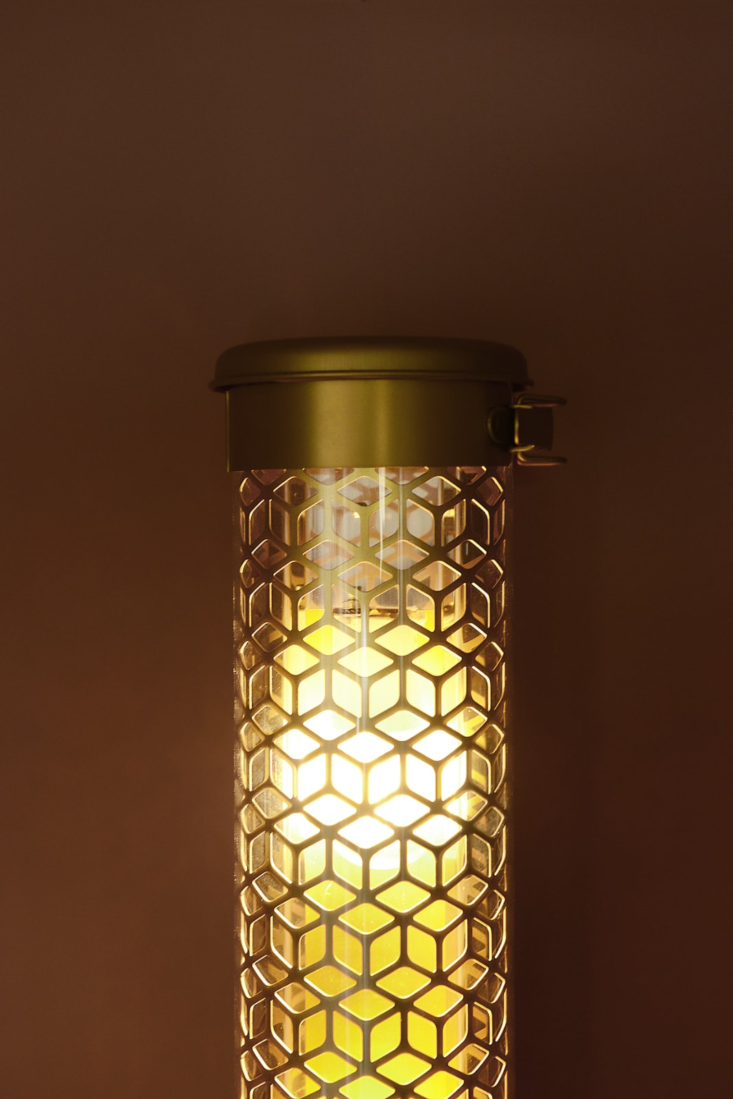 Design-Röhrenleuchte VENDÔME MINI mit Hexagon-Lochblende (IP68, 52 cm), Bild 3