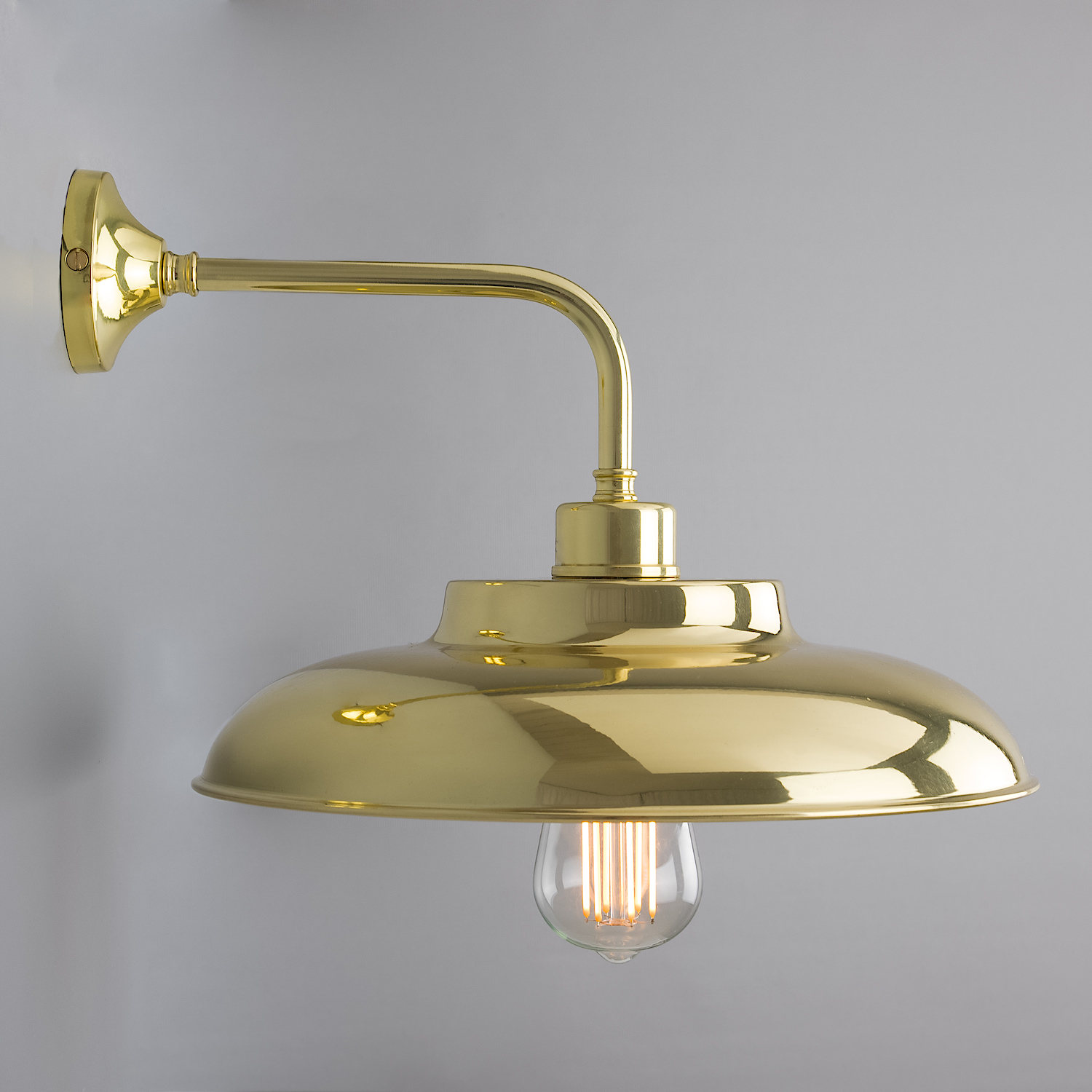 Nostalgic Dish Shade Wall Light Made of Brass: Messing poliert