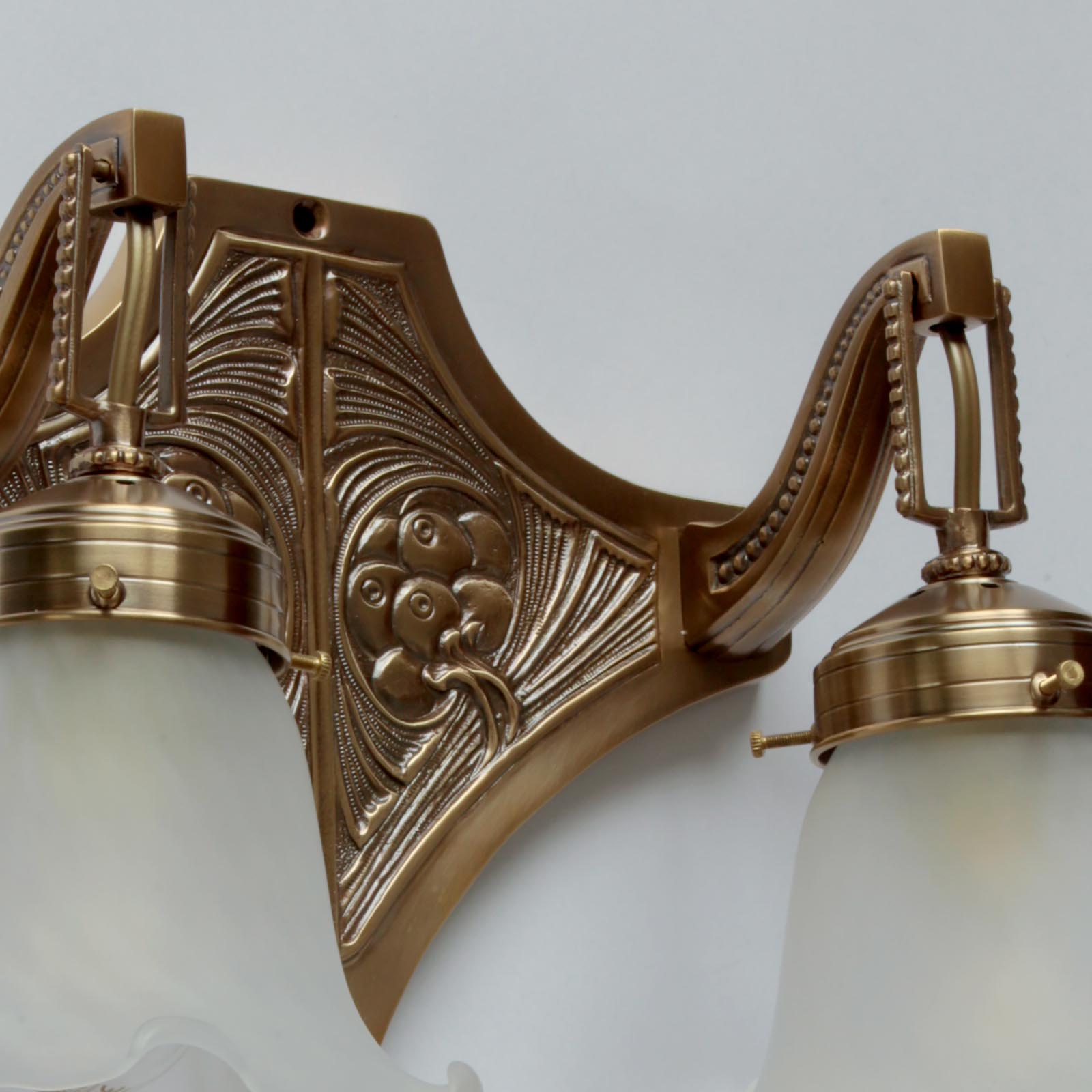 Zweiflammige Jugendstil-Wandleuchte SOLON WL V: Antik handpatiniert (Altmessing)