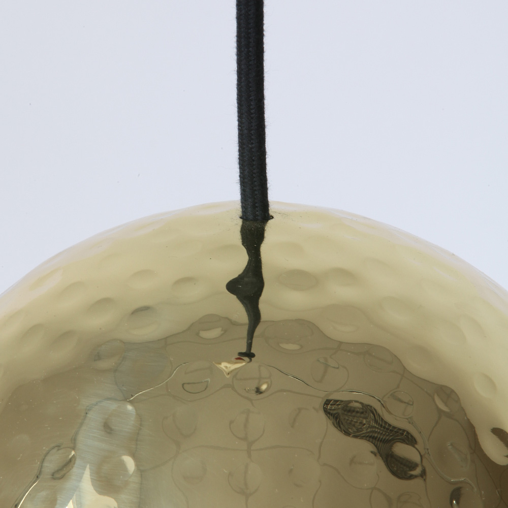 STANLEY Pendelleuchte, handgearbeitet aus Kupfer oder Messing: Detail „Hochglanz Messing, gehämmert“