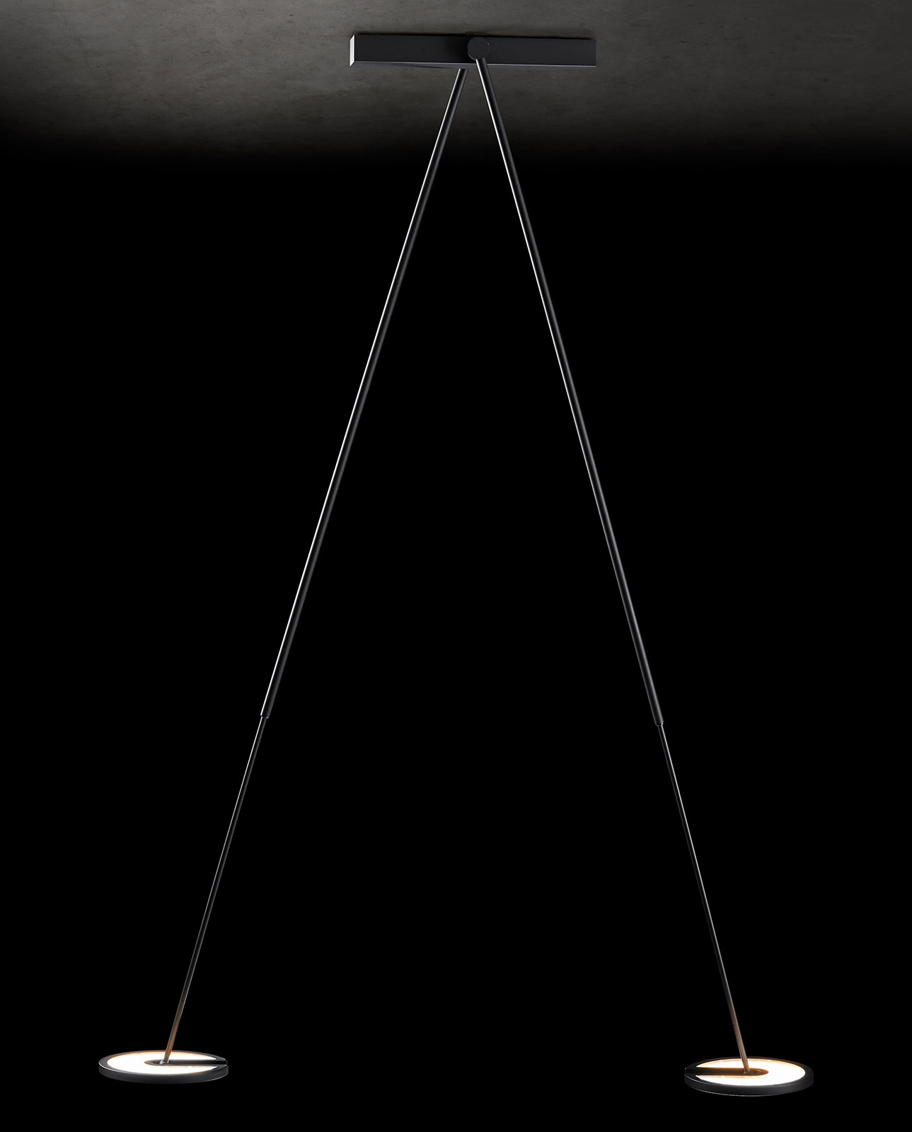 Bright Ceiling Light With Two Adjustable Arms JANUS H: Abgebildet in Schwarz