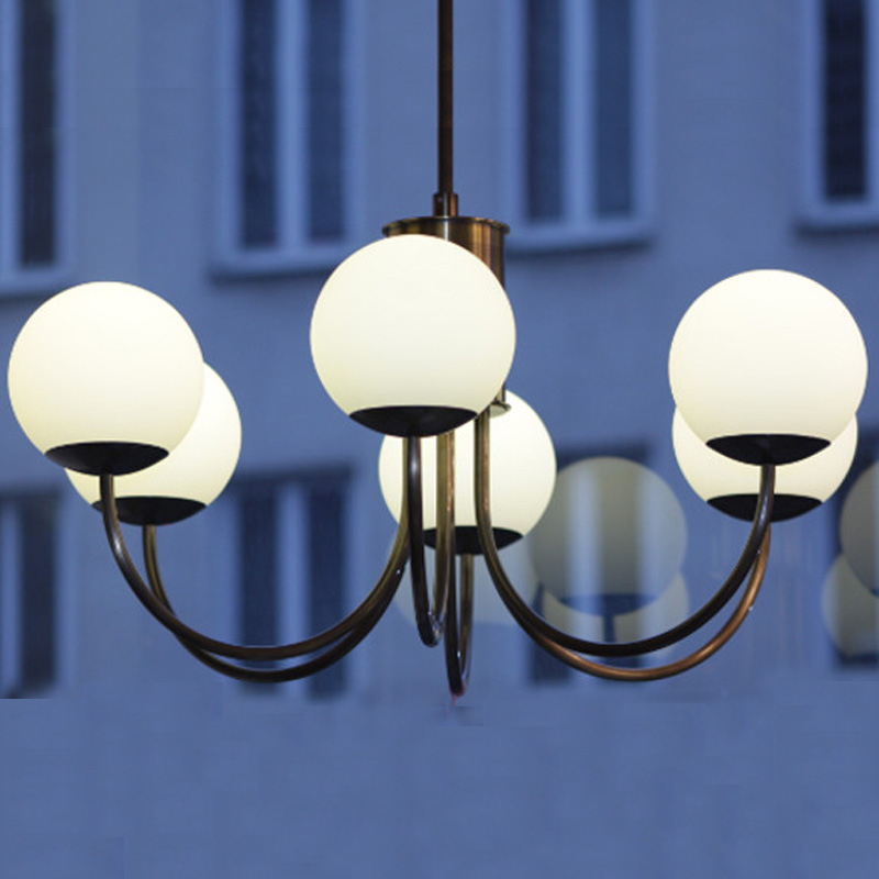 Kugel-Lüster aus Messing mit mundgeblasenen Glaskugeln