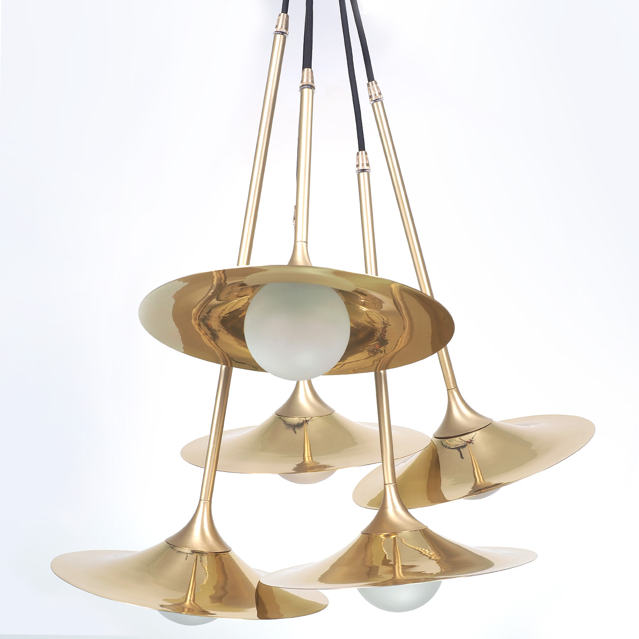 Gruppe aus 3/5 eleganten Kugel-Hängeleuchten mit Reflektor