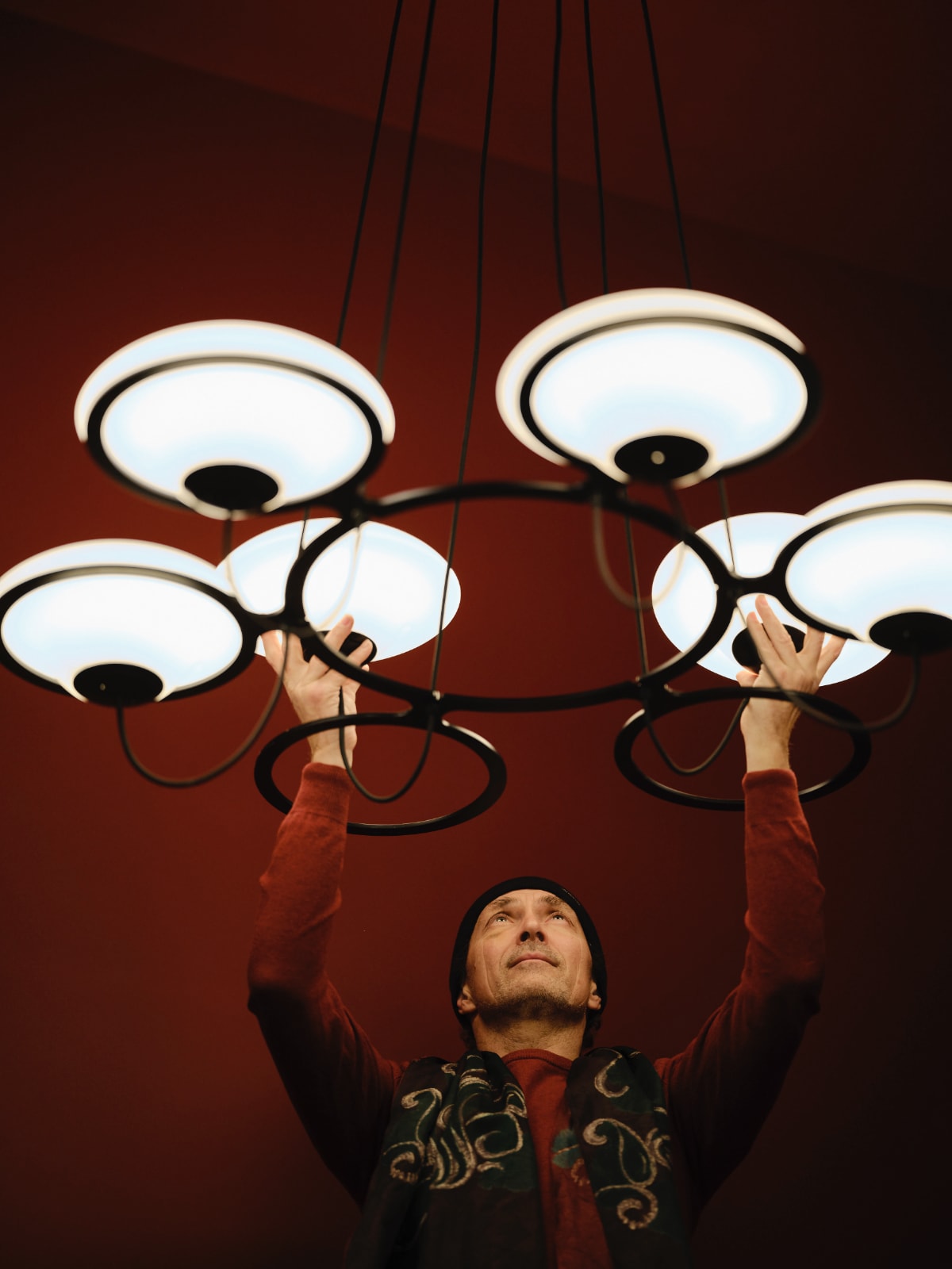 Retro-Futuristic UFO Design Chandelier IN THE AIR 6, Fig. 9