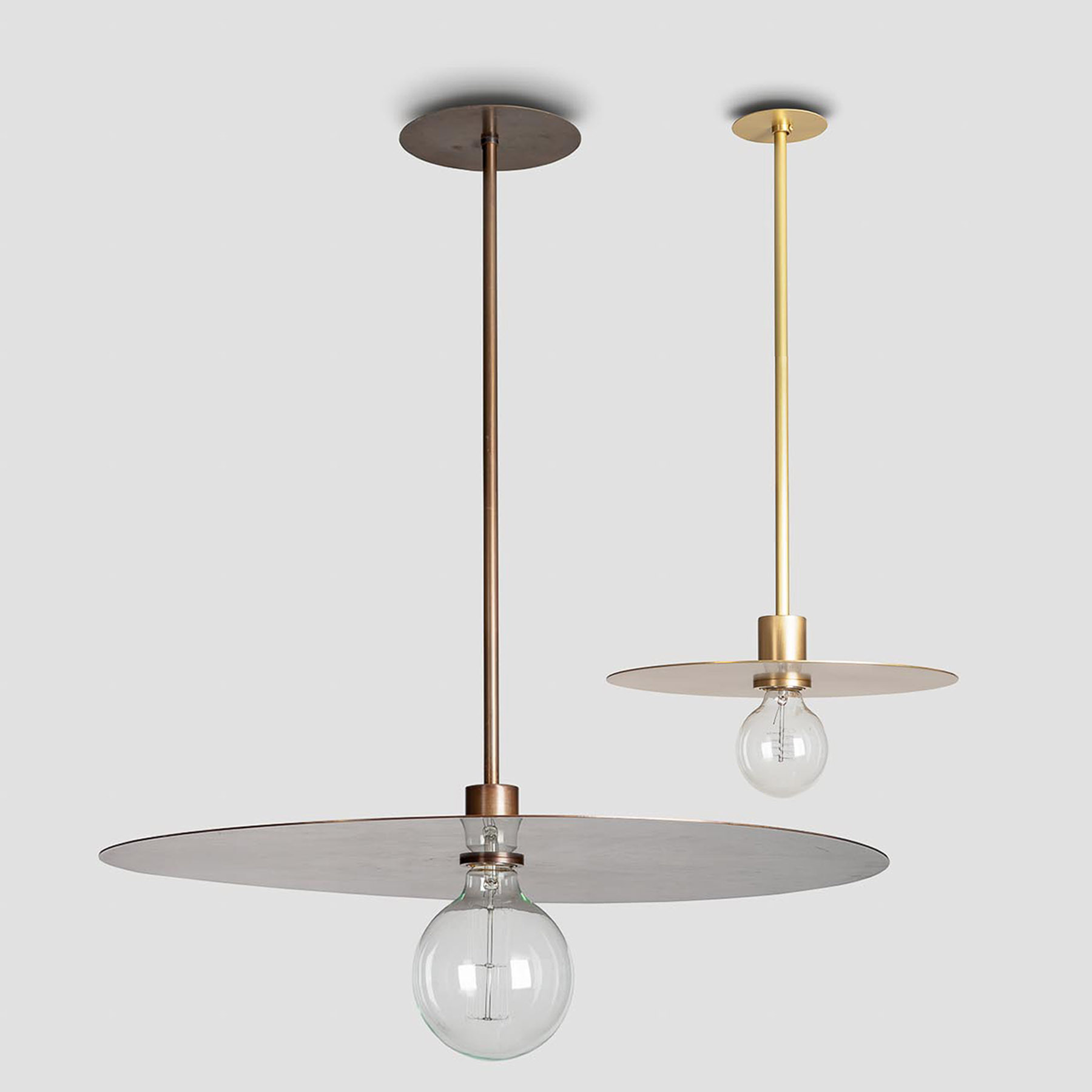 Design-Esstischleuchte mit flacher Messingscheibe als Reflektor Ø 30-60 cm