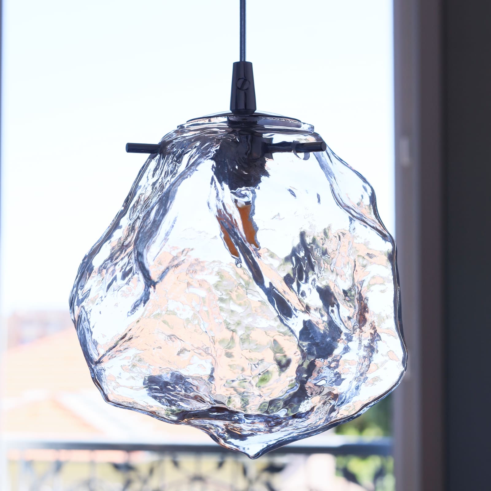 Hängeleuchte QUARTZ mit unregelmäßigem, klarem Glas