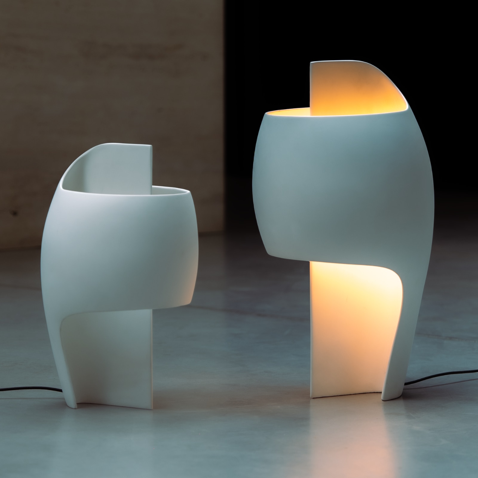 Skulpturale Design-Tischleuchten LAMPE B und GRANDE B