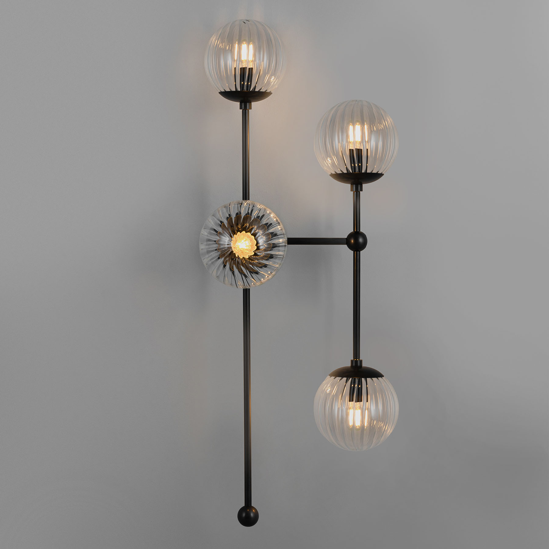 Vierflammige Glaskugel-Wandleuchte ARMSTRONG 4