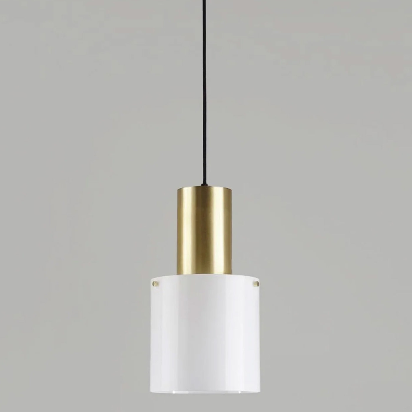 Messing/Kupfer-Glaszylinder-Pendelleuchte WALTER: Das kleine Modell mit Messing und opalem Glas