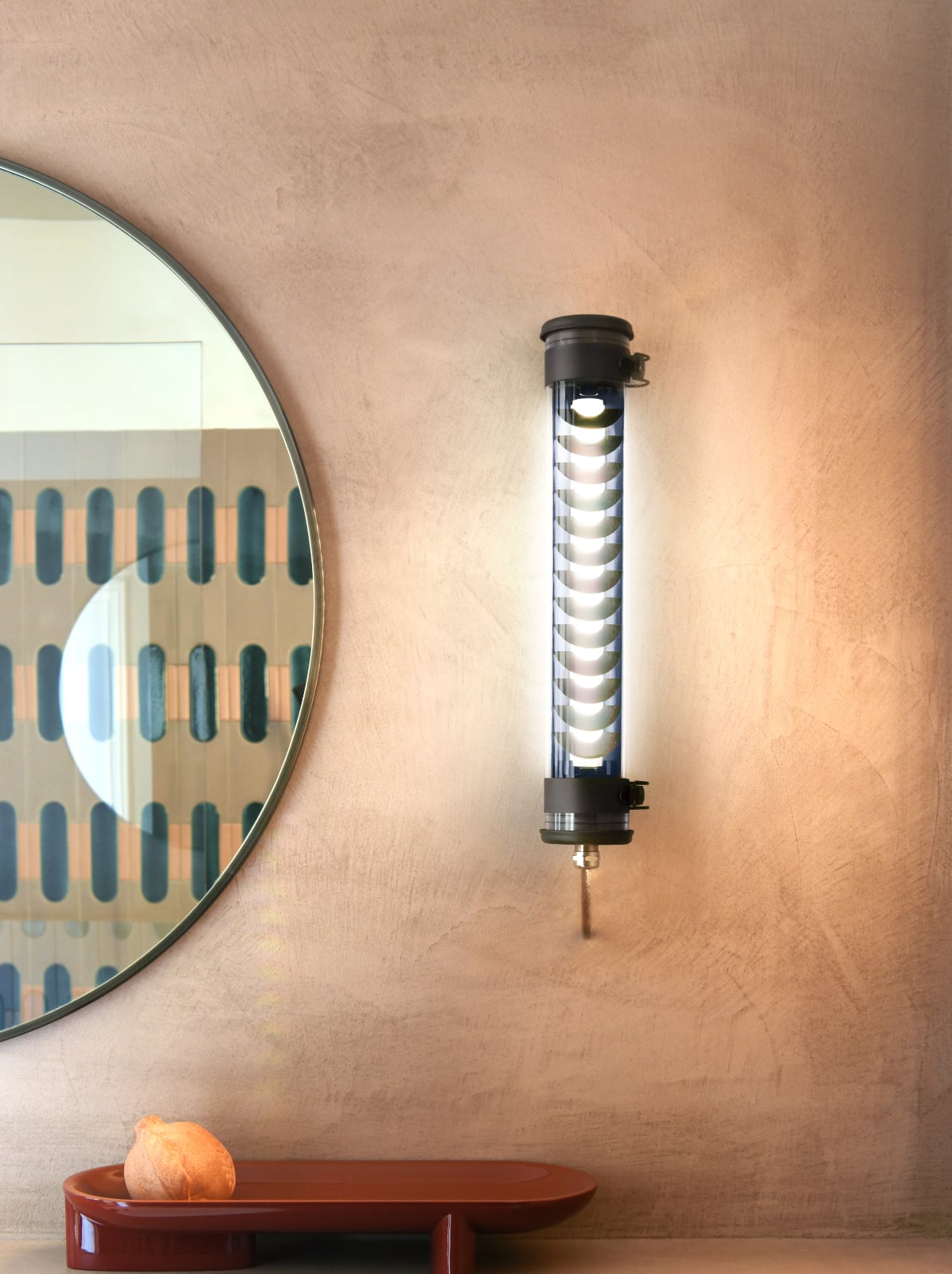 Black tube glass light ELGAR COAL (IP 68): Mit petrolfarbenen Lamellen