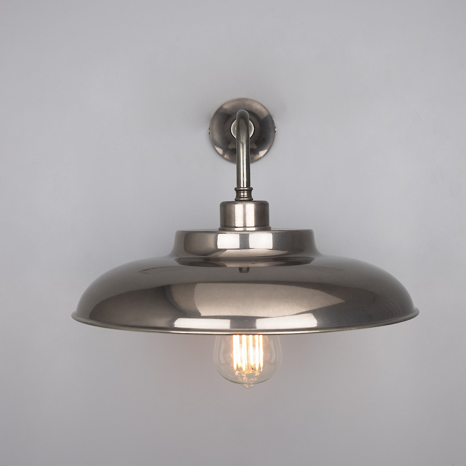 Nostalgic Dish Shade Wall Light Made of Brass: Messing alt-silbern patiniert