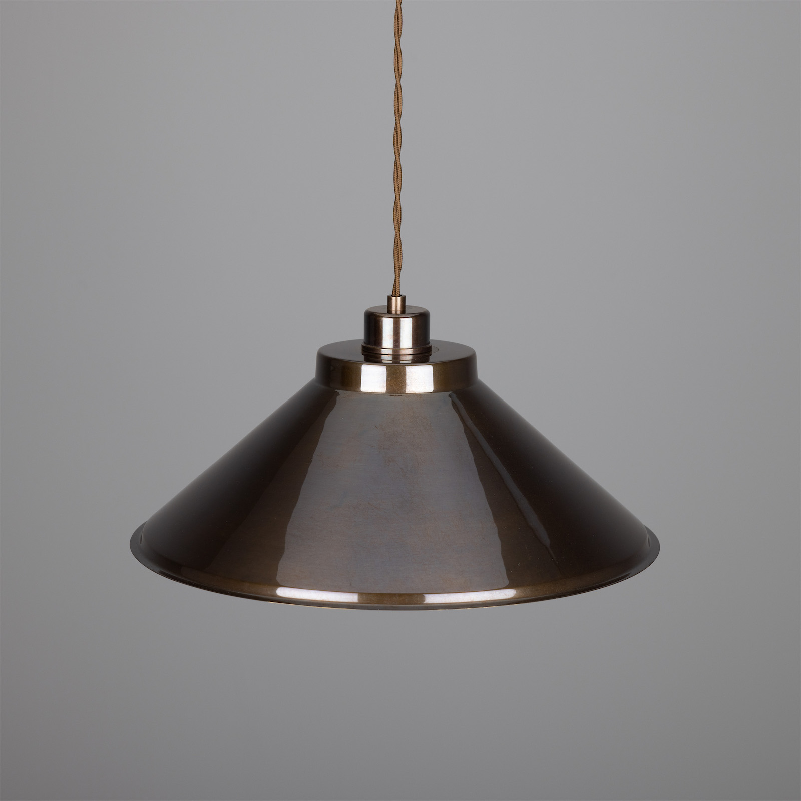 Traditionelle Messing-Pendelleuchte aus der Manufaktur: Alt-Messing patiniert