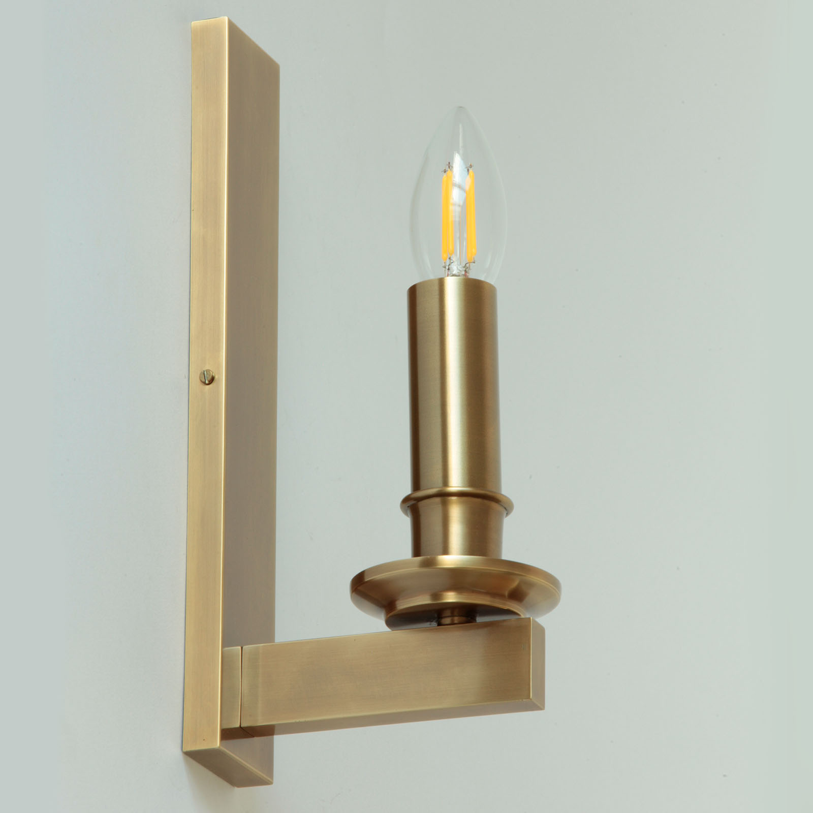 Candle Sconce Made of Solid Brass: Modell 2 in antik handpatiniert