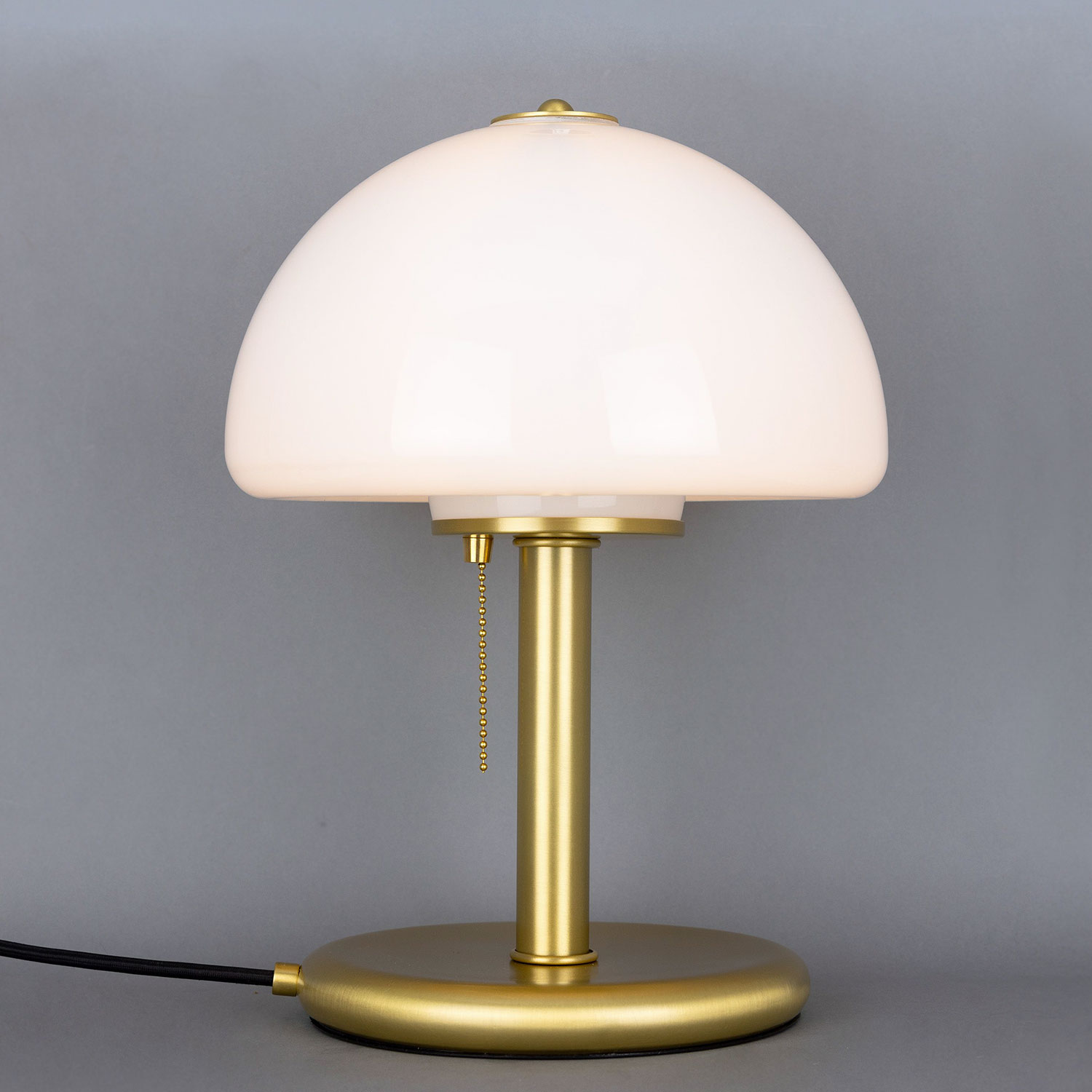 Elegant Mushroom Table Lamp with Pull Switch