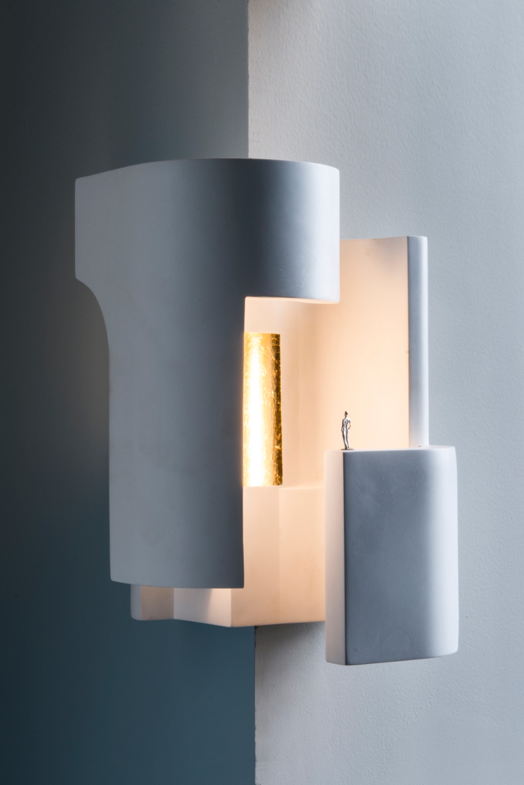 Corner Wall Light with Gold Plating SOUL STORY ANGLE: Das Modell mit Blattgold auf der Innenseite
